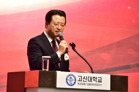 사랑의교회, 고신대에 발전기금 2천만 원 전달