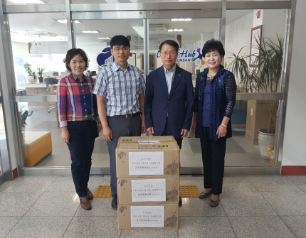 군산시 흥남복음교회·영광교회, 흥남동 주민센터에 나눔의 성품 기탁