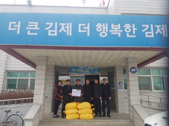 김제시 죽산면 신흥교회 “사랑의 떡 ”나눔 펼쳐