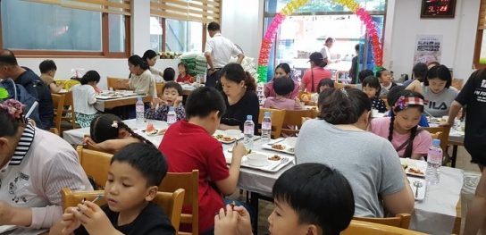 전주영신교회(담임 박병주 목사)가 창립 41주년을 맞이해 ‘다문화가정 초청행사’를 가져