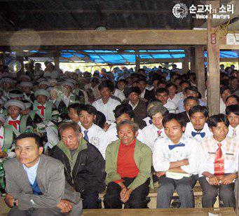 "믿음 때문에 고문당한 베트남 몽족 새 신자"