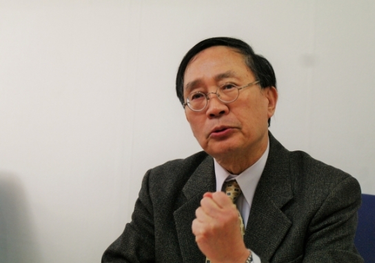 "장신대 무지개 퍼포먼스 학생, 법 이전 신앙 양심 고백이 우선"