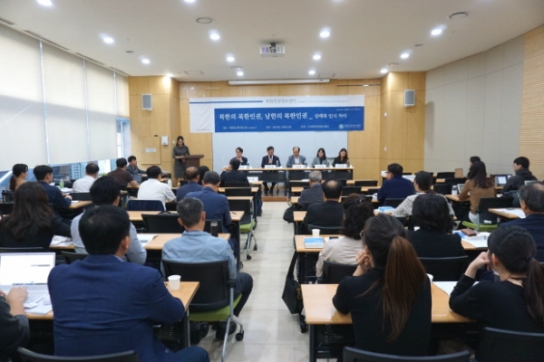 "2010년대 장마당 시스템으로 북한 주민들의 의식 향상"