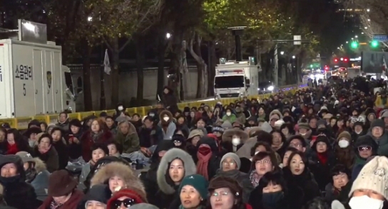 청와대 앞 '광야교회' 경찰과 충돌 직전 '일촉즉발' 상황까지