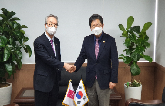 문체부 장관, 한교총 방문..."종교집회 자제 부탁"