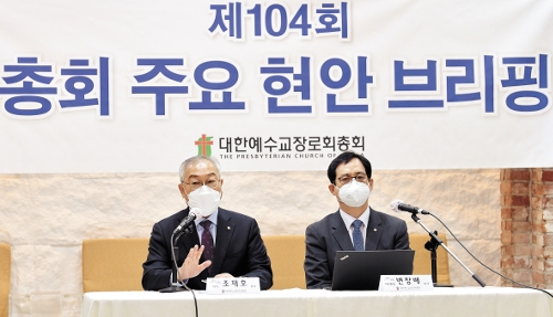 코로나19 확산세 안 꺾여 대부분 온라인 예배 유지