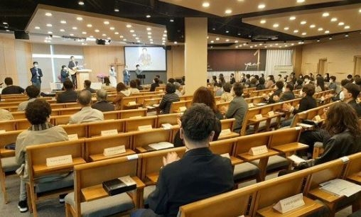 전국 대부분의 교회, 방역수칙 준수하며 현장 예배 재개