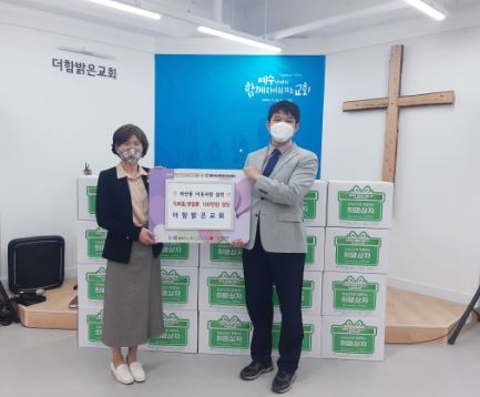 마산동 지역교회, 5월 가정의 달 이웃돕기 후원품 전달