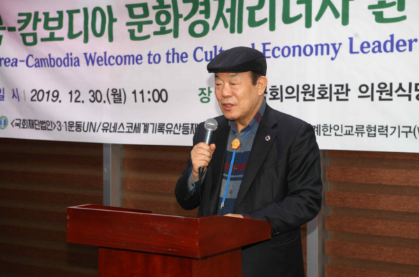 평화메달 수여식 김영진이사장.jpg