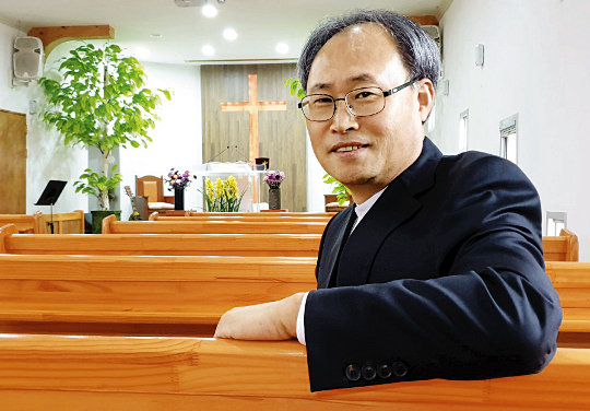 제주도 산방산이 교회 김태헌목사.jpg
