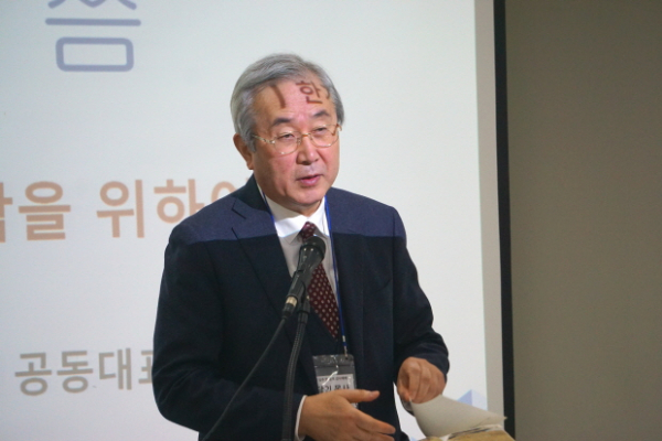 한목협 사무실 서문교회 원로 손달익목사.jpg