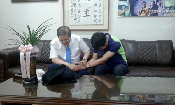 송대관 집사 소강석목사.jpg